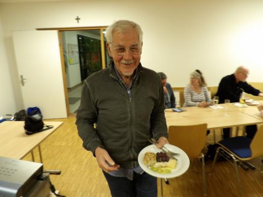 Hier Wolfgang mit seiner bewußten Ernährung..