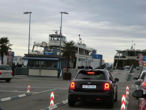 Bald geht auf die Fähre Meersburg nach  Konstanz