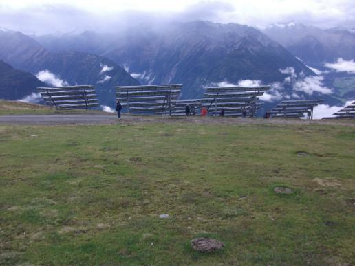 da unten stehen an der Steigung Solarfelder...Strom für Almhütten???