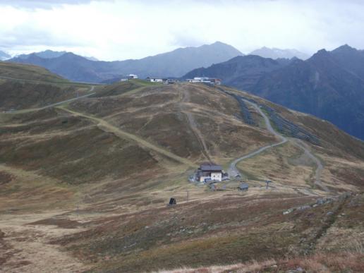 auf der Wanderung... Blick zurück auf Bergstation Wildkogel...