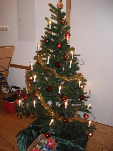 ...süßer künstlicher Weihnachtsbaum...