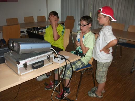 ...und die Kinder spielen am Laptop...Ende der Fotogalerie...