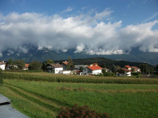 ...immer noch die Wolken stehen tief...und gebe die Spitzen der Nordkette nicht fei...