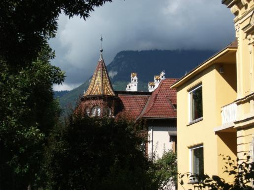 ...schöne Spitze des Daches...