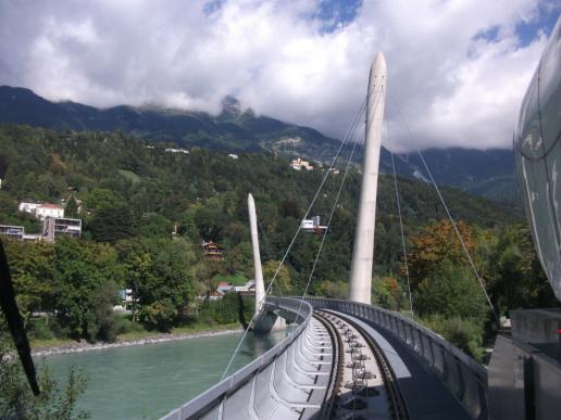 ...über die Brücke...