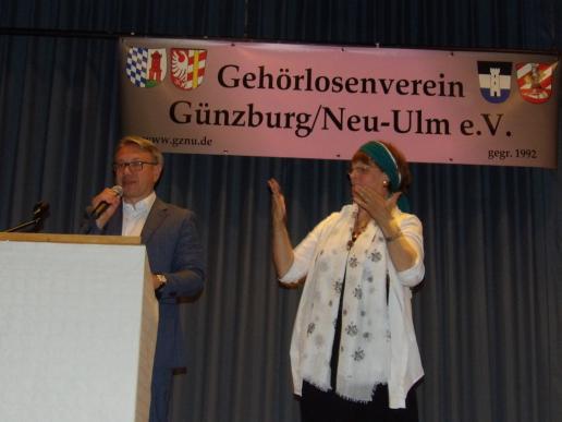 Dr. Georg Nüßlein, Bundestagsabgeordneter neben Dolmetscherin Michaela Möckl